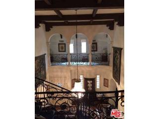 136 Mccadden Pl, Los Angeles CA  90004-1022 exterior