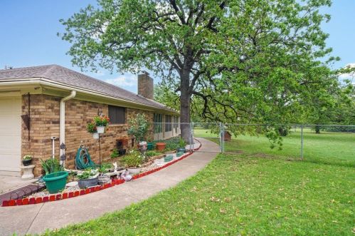 3749 Shelby Rd, Fort Worth, TX 76140-4815
