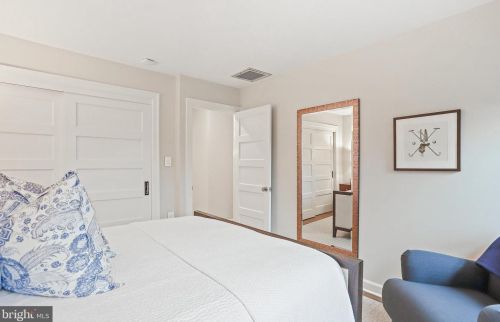 810 Hickory Vale Ln, Great Falls VA  22066-2810 exterior