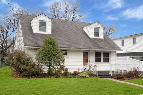 913 Merillon Ave, Westbury NY  11590-6112 exterior