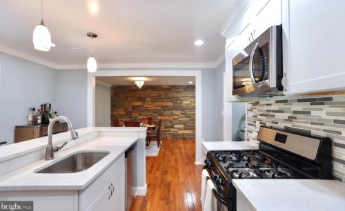 15108 Costa Dr, Woodbridge VA  22193-1647 exterior