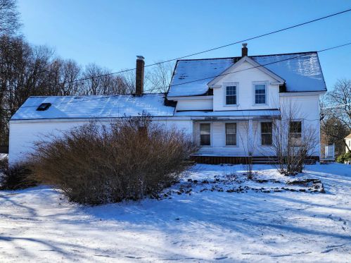 9 Hampstead Rd, Danville NH  03819-5100 exterior