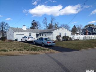 26 Harbour Rd, Babylon, NY 11702-3304