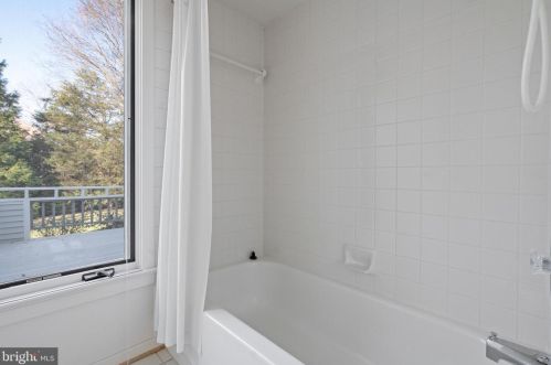 12015 Walnut Branch Rd, Herndon VA  20194-5616 exterior