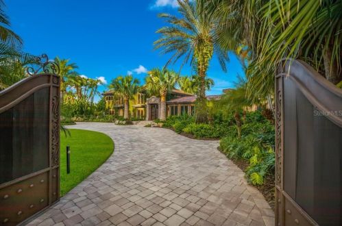 2718 Casey Ky Rd, Nokomis FL  34275-3306 exterior