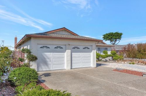 3201 Crescent Ave, Marina, CA 93933-2752