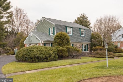 24 Brookside Dr, Southampton, PA 18966-2223