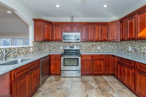 4 Towpath Rd, Parsippany NJ  07834-2930 exterior