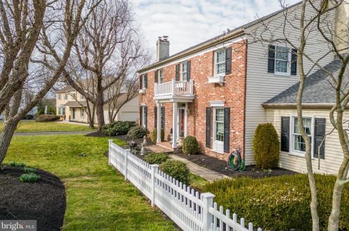 1209 Knollbrook Dr, Lansdale PA 19446-5117 exterior