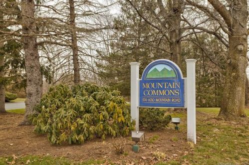 574 Mountain Rd, Hartford CT  06111-1410 exterior