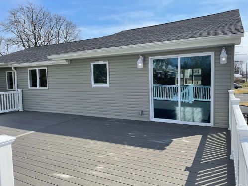 511 Bay 5th St, West Islip NY  11795-4709 exterior