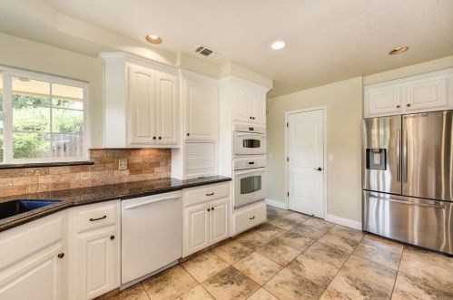 255 American River Canyon Dr, Folsom CA  95630-7142 exterior