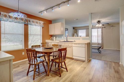 5232 Bedfordshire Dr, Fort Worth, TX 76135-1437
