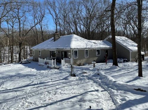 128 Pound Rd, Cumberland RI  02864-2706 exterior