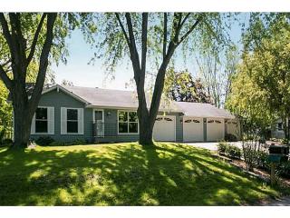 1606 Twin Vly Dr, Twin View Heights IA  52333-9320 exterior