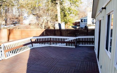 36 Floradan Rd, Tompkins Corners NY  10579-3032 exterior