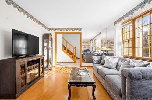 542 Forest St, Hartford CT  06118-2035 exterior