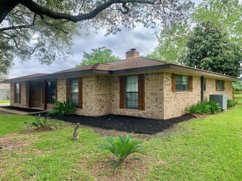 2727 Westchester Cir, Pearland, TX 77584-5826