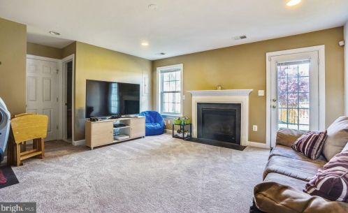 6102 Popes Creek Pl, Haymarket VA  20169-5421 exterior