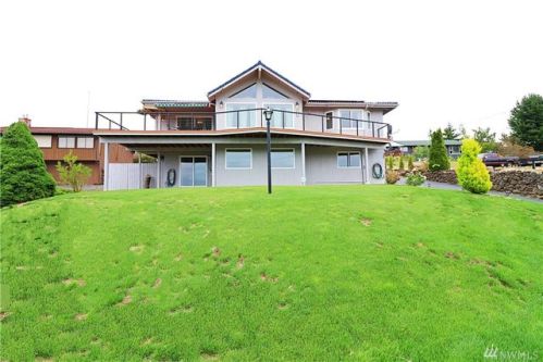 946 Callahan Dr, Bremerton, WA 98310-4217