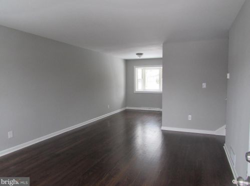 1305 Kenwood Rd, Wilmington, DE 19805-1326