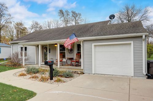 417 Meacham St, Mukwonago, WI 53149-1541