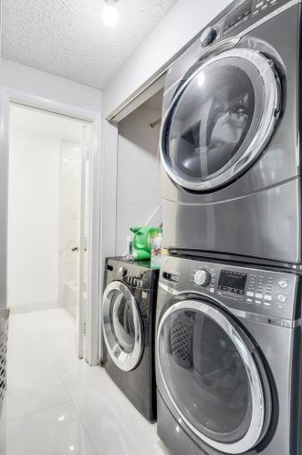 6704 193rd Ter, Hialeah FL  33015-2454 exterior