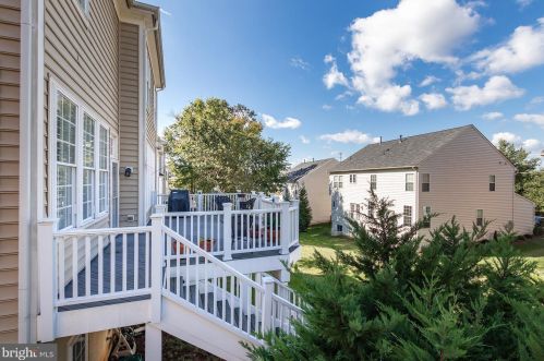 18345 Mid Ocean Pl, Leesburg VA 20176-7451 exterior