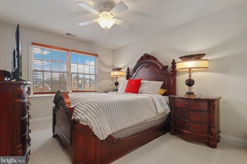 15609 Ryder Cup Dr, Haymarket VA  20169-6160 exterior