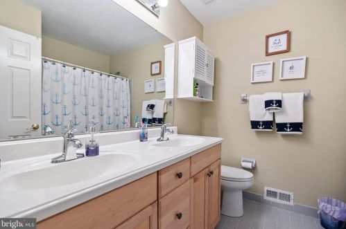 144 Sandhurst Dr, Mount Laurel NJ  08054-6213 exterior