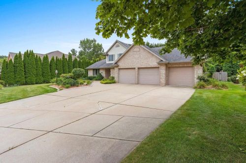 2951 Nikki Lee Ct, Green Bay, WI 54313-9235