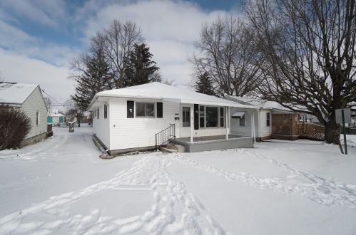 1038 Broadway St, Washington Ch, OH 43160-2016