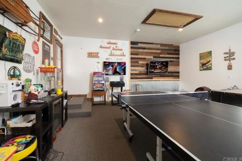 208 Sherwood Blvd, Big Bear City CA  92314-8979 exterior