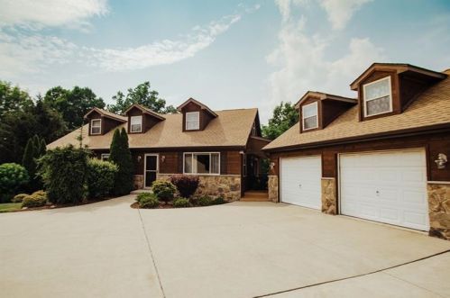353 Adelaide Rd, South Connellsville, PA 15425-6157