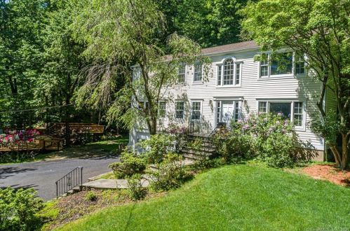 86 Chatham Rd, Stamford, CT 06903-2326