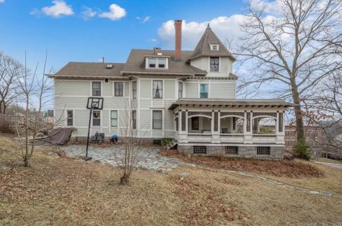 92 Woodlawn Ter, Waterbury, CT 06710-1929