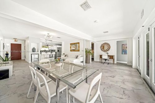 909 13th Ct, Hollywood FL  33019-3106 exterior