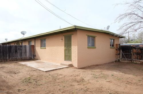 3425 Lind Rd, Tucson, AZ 85716-1307