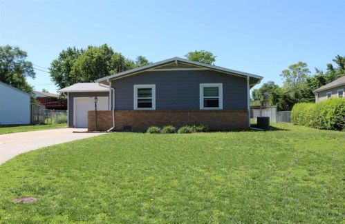 309 9th St, Newton, KS 67114-2713