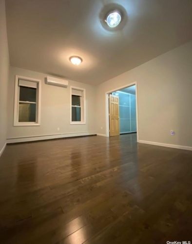 19 21st Rd, Long Island City NY  11105 exterior