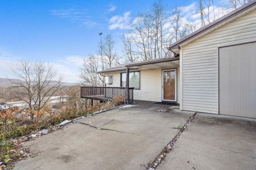 307 Harbinson Rd, Beaver Falls, PA 15010-2127