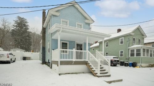 18 Green St, Oxford, NJ 07863-3264