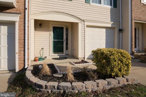 6372 Dakine Cir, Springfield, VA 22150-1195