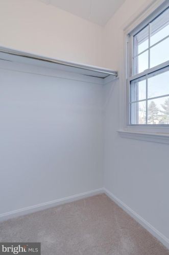 6009 Liberty Bell Ct, Springfield VA  22015-3346 exterior
