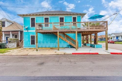 2223 33 St, Galveston TX 77550-7505 exterior