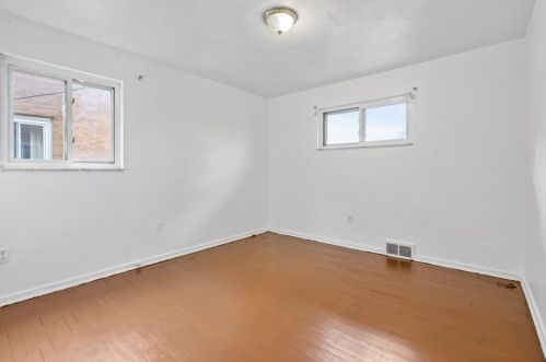 2051 Fairlawn St, Pittsburgh PA 15221-1505 exterior