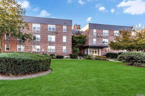 530 Dubois Ave, Valley Stream, NY 11581-3248