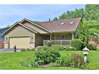 3622 Lakeview Trl, Saint Paul, MN 55122-1396