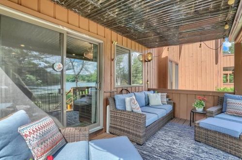 451 Panorama Dr, Mohegan Lake NY  10547-1204 exterior