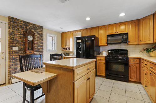 12015 336th Ave, Twin Lakes, WI 53181-9591